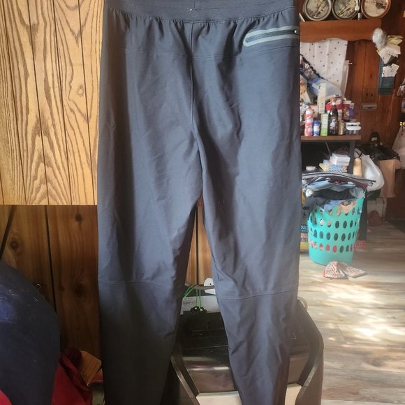 UNDER ARMOUR MEN'S FITTED JOGGERS SIZE SMALL RV $90 BLACK ~ NWT - Picture 4 of 4